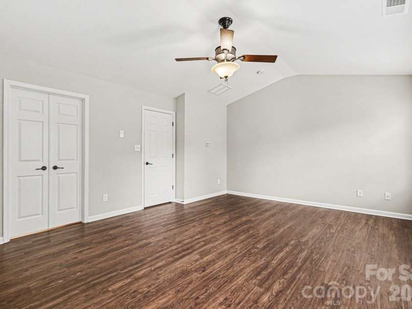 10004 Barrands Lane, Charlotte, NC 28278.  MLS# CAR4406172, YatesRealty ID 43167. 