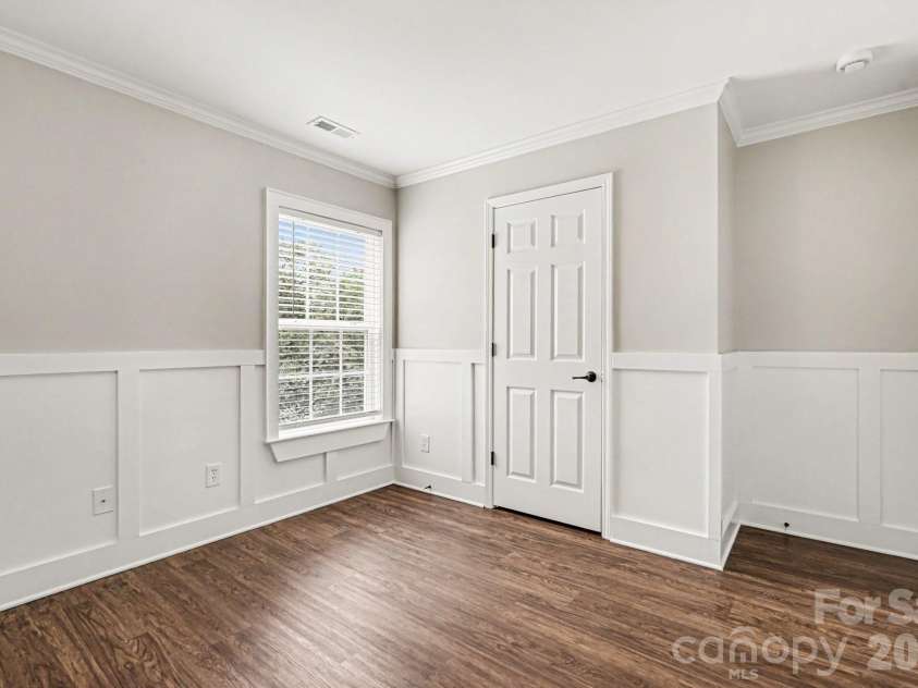 10004 Barrands Lane, Charlotte, NC 28278.  MLS# CAR4406172, YatesRealty ID 43167. 