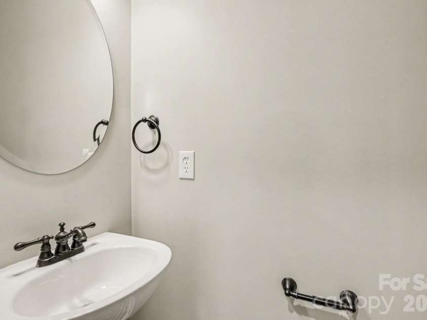 10004 Barrands Lane, Charlotte, NC 28278.  MLS# CAR4406172, YatesRealty ID 43167. 