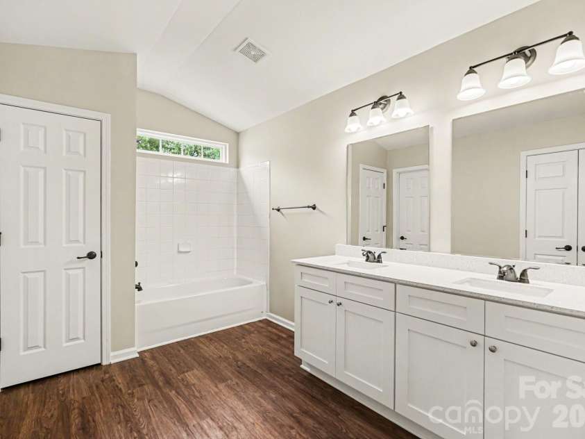 10004 Barrands Lane, Charlotte, NC 28278.  MLS# CAR4406172, YatesRealty ID 43167. 