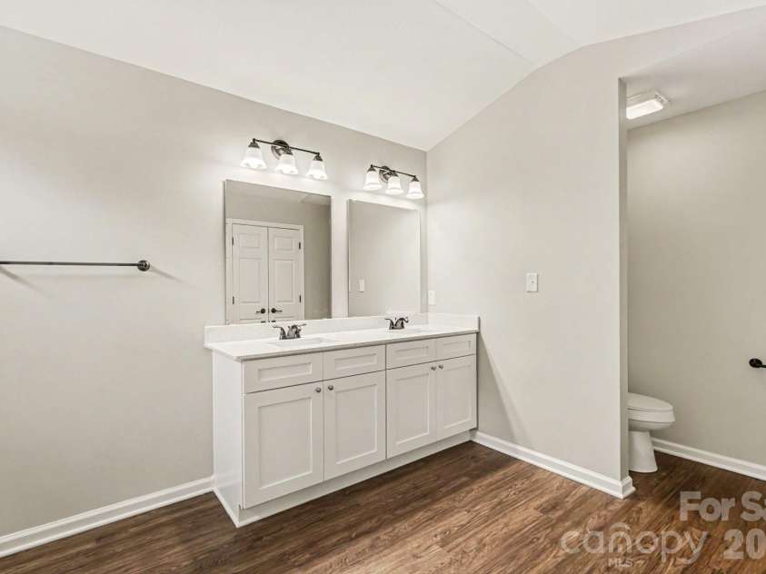 10004 Barrands Lane, Charlotte, NC 28278.  MLS# CAR4406172, YatesRealty ID 43167. 