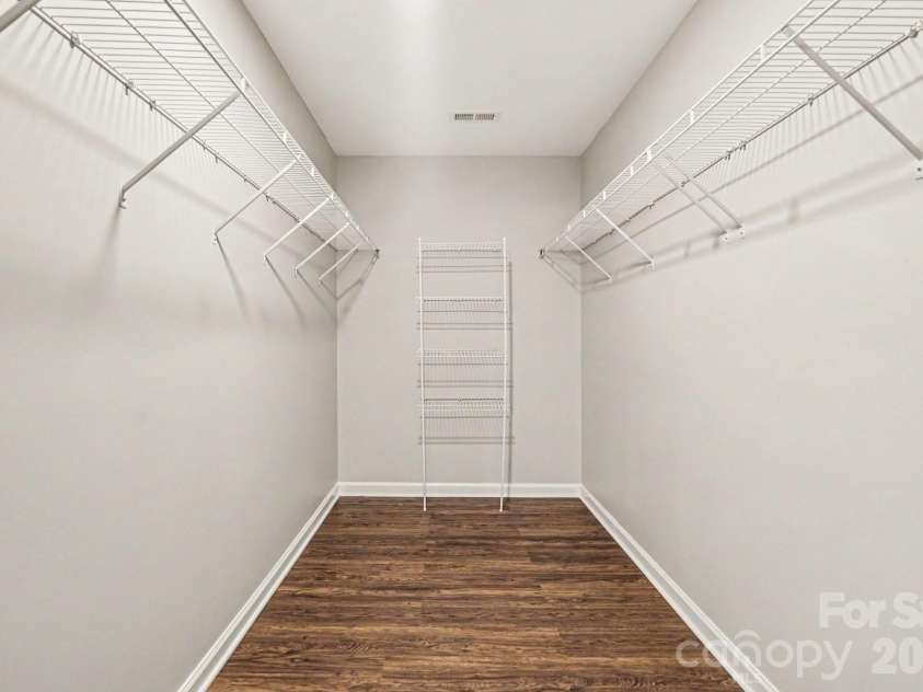 10004 Barrands Lane, Charlotte, NC 28278.  MLS# CAR4406172, YatesRealty ID 43167. 