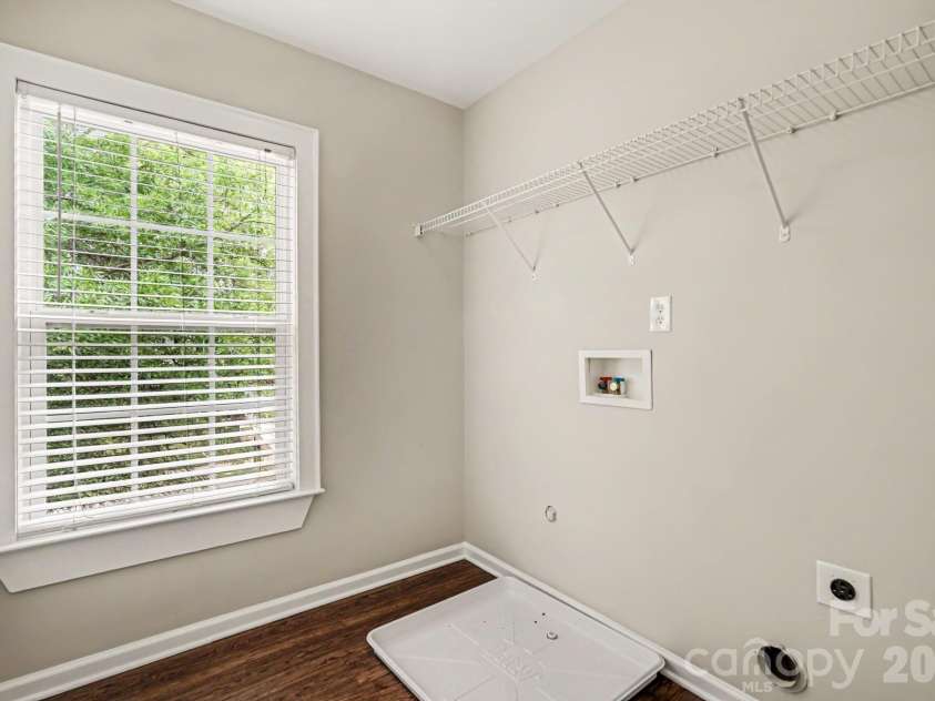 10004 Barrands Lane, Charlotte, NC 28278.  MLS# CAR4406172, YatesRealty ID 43167. 