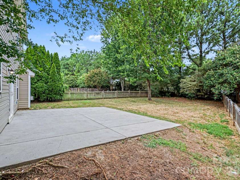 10004 Barrands Lane, Charlotte, NC 28278.  MLS# CAR4406172, YatesRealty ID 43167. 