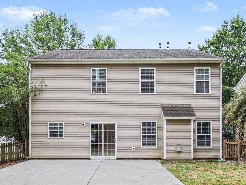 10004 Barrands Lane, Charlotte, NC 28278.  MLS# CAR4406172, YatesRealty ID 43167. 