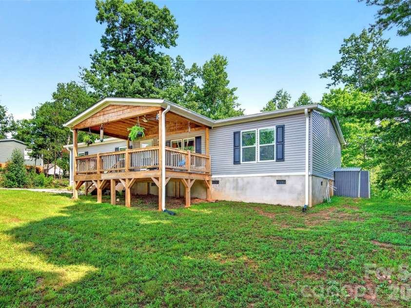 248 Chestnut Oak Forest Drive, Nebo, NC 28761.  MLS# CAR4410533, YatesRealty ID 43168. 