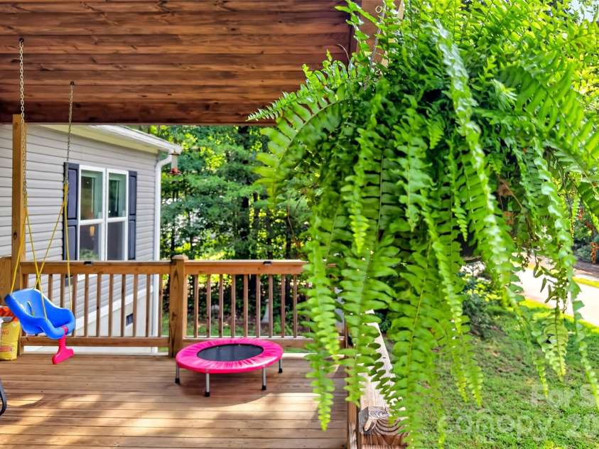248 Chestnut Oak Forest Drive, Nebo, NC 28761.  MLS# CAR4410533, YatesRealty ID 43168. 