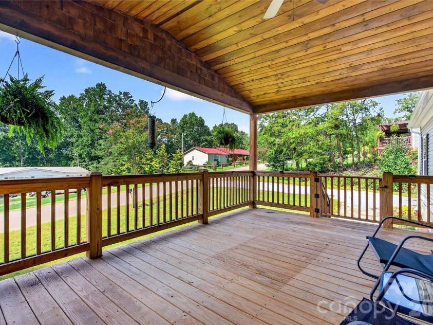248 Chestnut Oak Forest Drive, Nebo, NC 28761.  MLS# CAR4410533, YatesRealty ID 43168. 