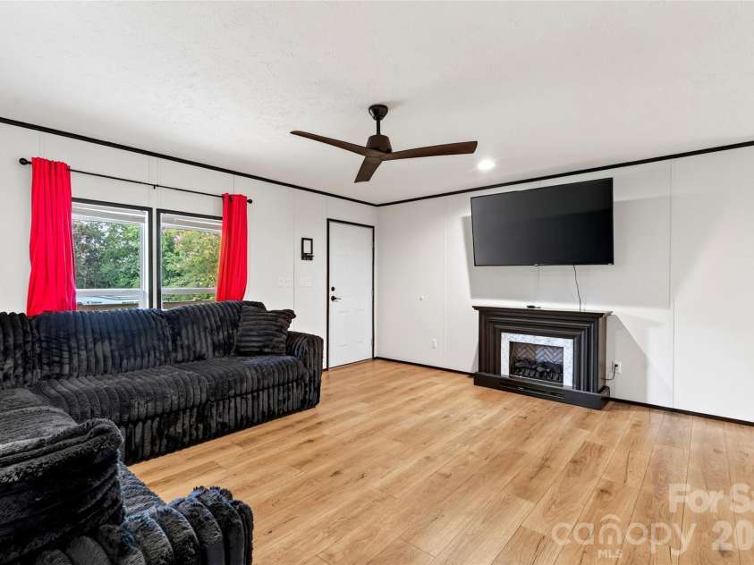 248 Chestnut Oak Forest Drive, Nebo, NC 28761.  MLS# CAR4410533, YatesRealty ID 43168. 