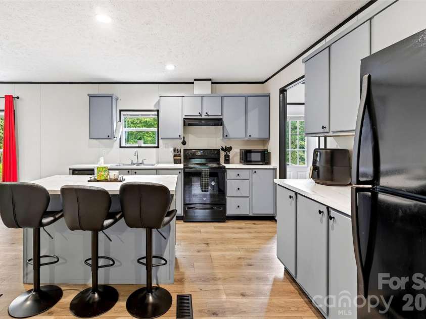 248 Chestnut Oak Forest Drive, Nebo, NC 28761.  MLS# CAR4410533, YatesRealty ID 43168. 
