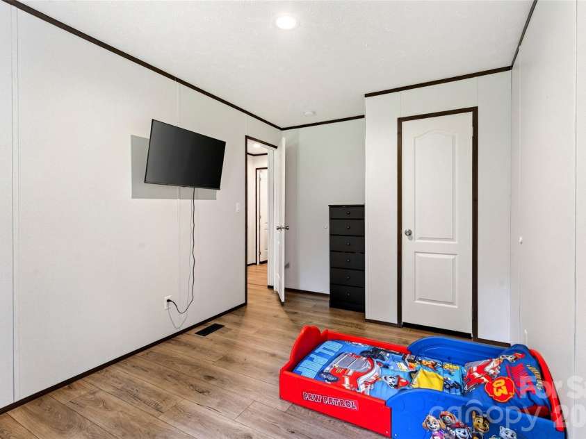 248 Chestnut Oak Forest Drive, Nebo, NC 28761.  MLS# CAR4410533, YatesRealty ID 43168. 