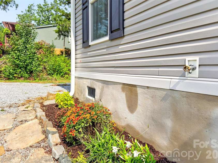 248 Chestnut Oak Forest Drive, Nebo, NC 28761.  MLS# CAR4410533, YatesRealty ID 43168. 