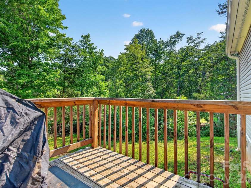 248 Chestnut Oak Forest Drive, Nebo, NC 28761.  MLS# CAR4410533, YatesRealty ID 43168. 