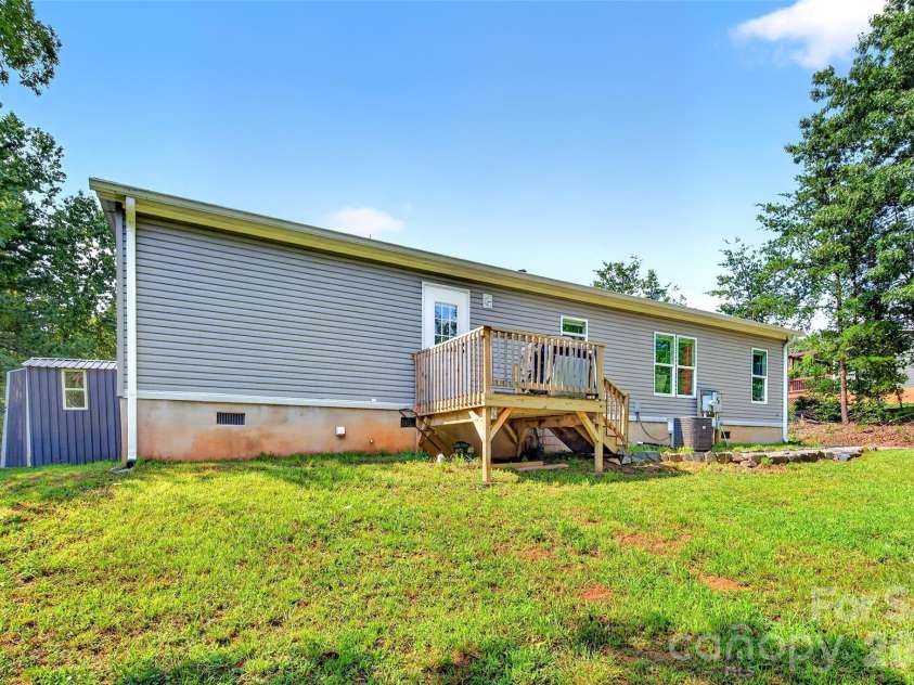 248 Chestnut Oak Forest Drive, Nebo, NC 28761.  MLS# CAR4410533, YatesRealty ID 43168. 