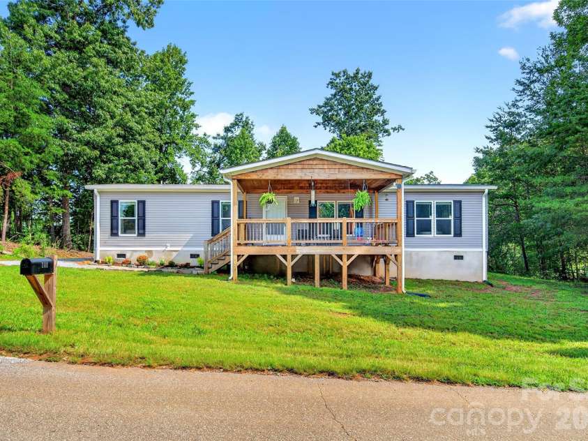 248 Chestnut Oak Forest Drive, Nebo, NC 28761.  MLS# CAR4410533, YatesRealty ID 43168. 