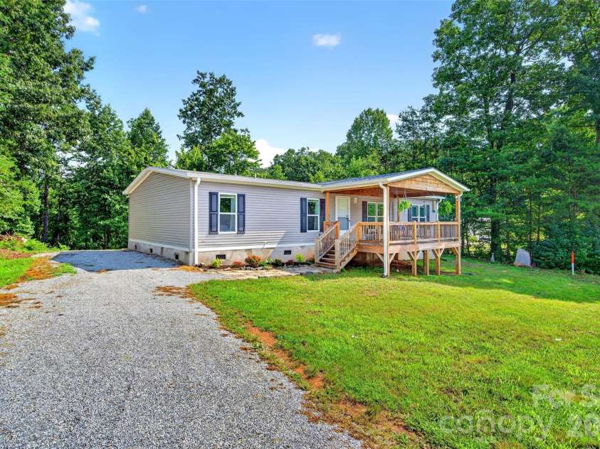 248 Chestnut Oak Forest Drive, Nebo, NC 28761.  MLS# CAR4410533, YatesRealty ID 43168. 