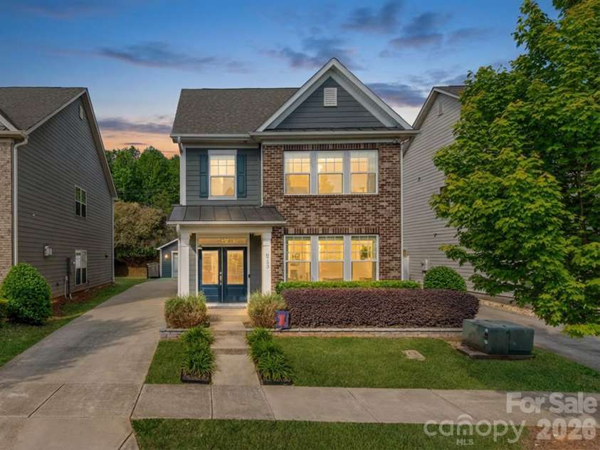 8753 Aspinwall Drive, Charlotte, NC 28216.  MLS# CAR4371868, YatesRealty ID 43169. 