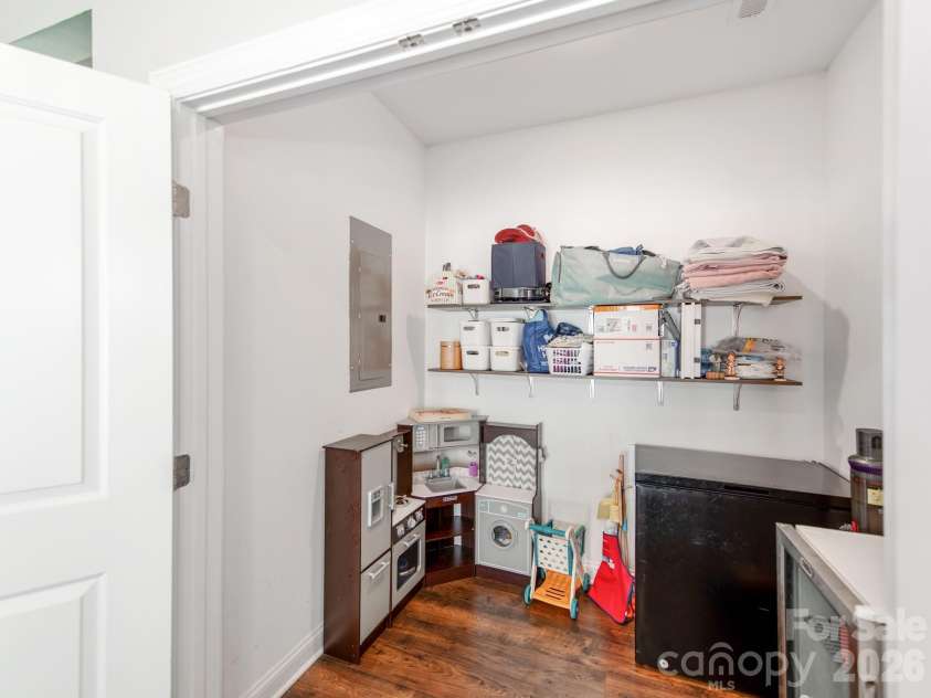 8753 Aspinwall Drive, Charlotte, NC 28216.  MLS# CAR4371868, YatesRealty ID 43169. 