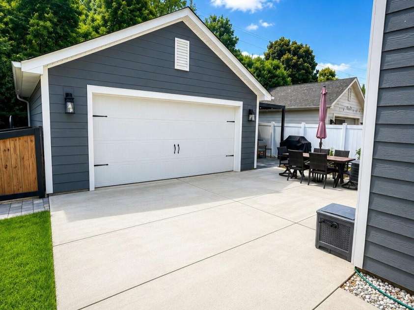 8753 Aspinwall Drive, Charlotte, NC 28216.  MLS# CAR4371868, YatesRealty ID 43169. 
