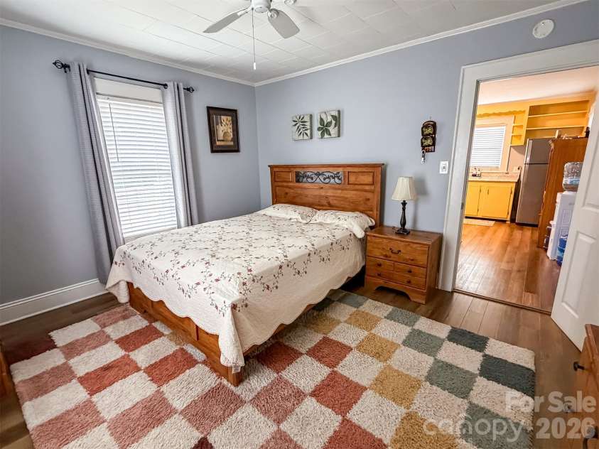 29 10th Street, Hickory, NC 28602.  MLS# CAR4413336, YatesRealty ID 43171. 