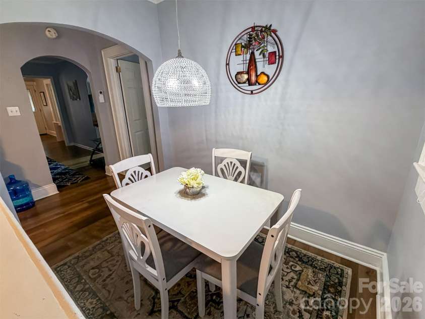 29 10th Street, Hickory, NC 28602.  MLS# CAR4413336, YatesRealty ID 43171. 