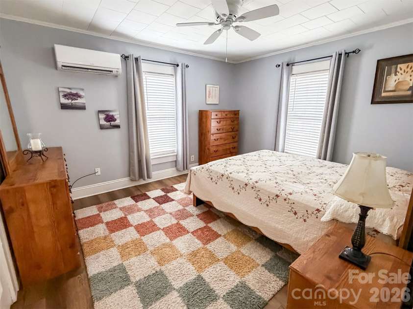 29 10th Street, Hickory, NC 28602.  MLS# CAR4413336, YatesRealty ID 43171. Bedroom