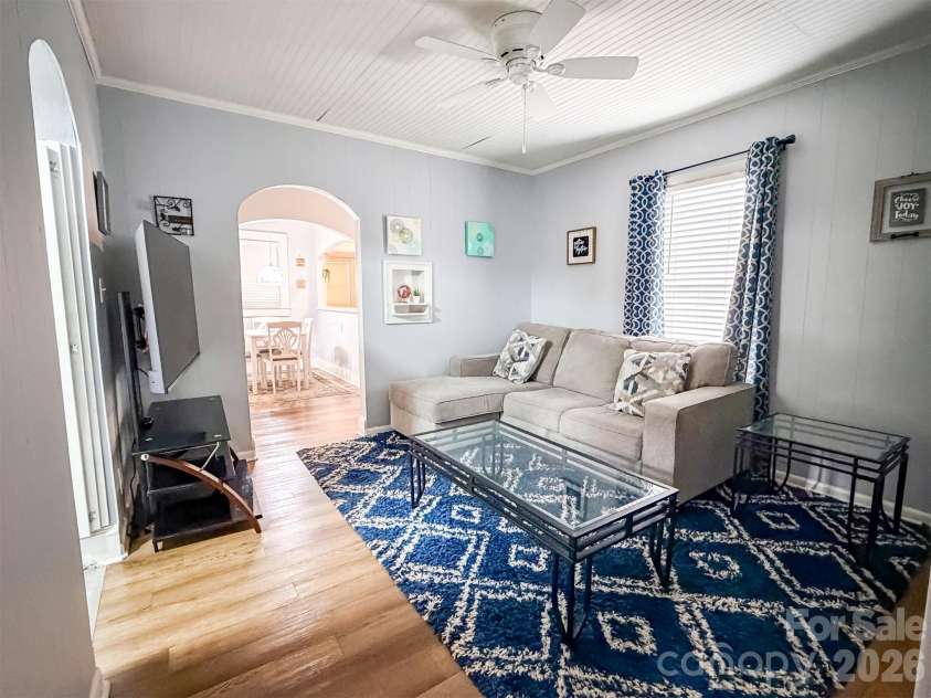 29 10th Street, Hickory, NC 28602.  MLS# CAR4413336, YatesRealty ID 43171. Dining room/den