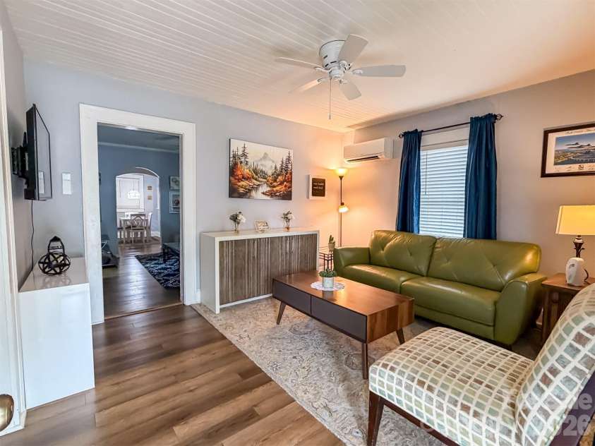 29 10th Street, Hickory, NC 28602.  MLS# CAR4413336, YatesRealty ID 43171. Living room