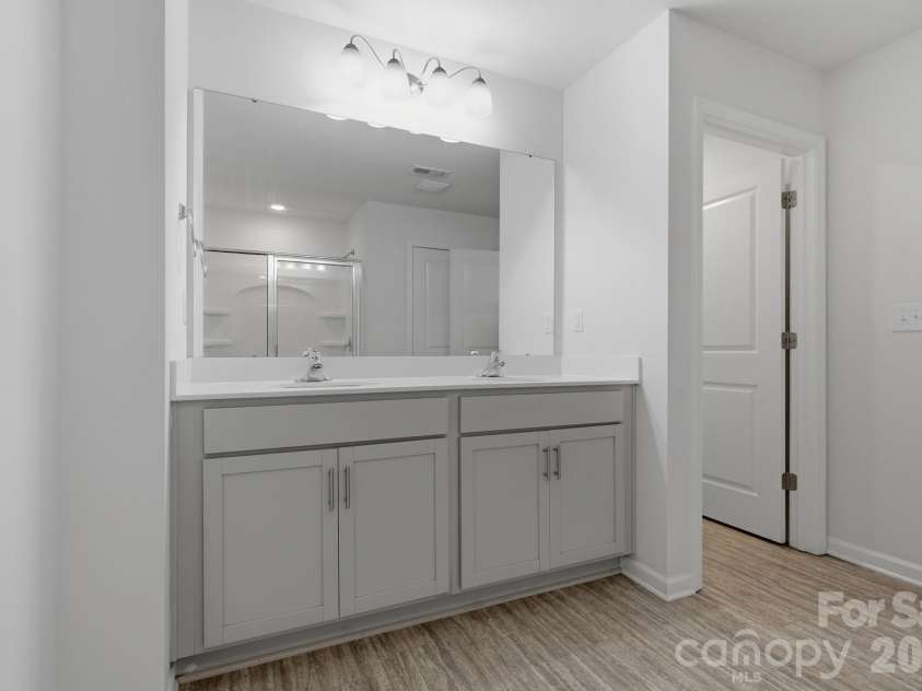 3168 Green Apple Drive, Dallas, NC 28034.  MLS# CAR4413344, YatesRealty ID 43172. Ensuite