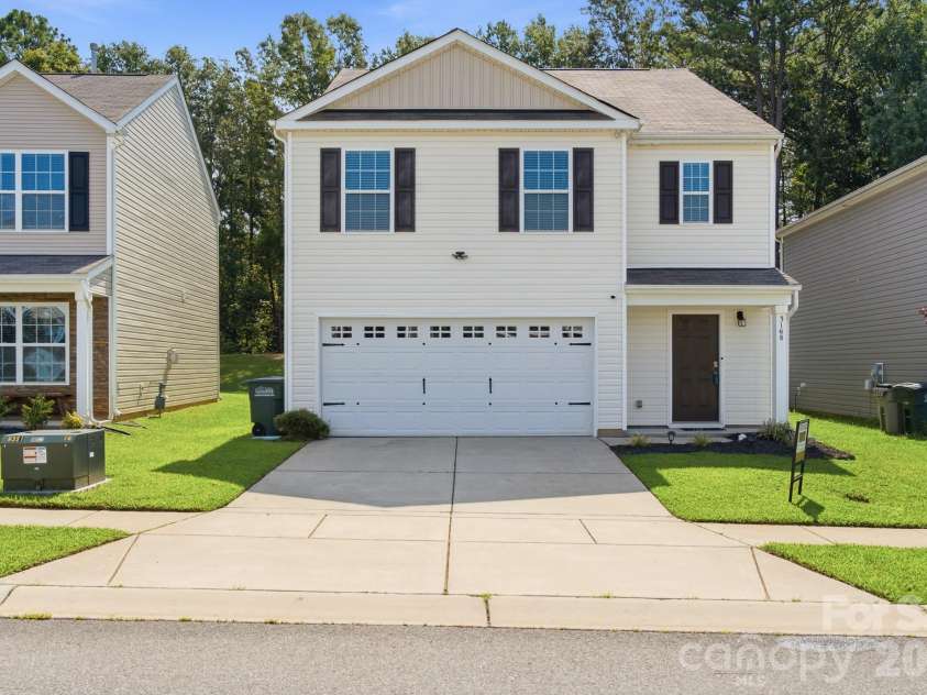 3168 Green Apple Drive, Dallas, NC 28034.  MLS# CAR4413344, YatesRealty ID 43172. Front View2