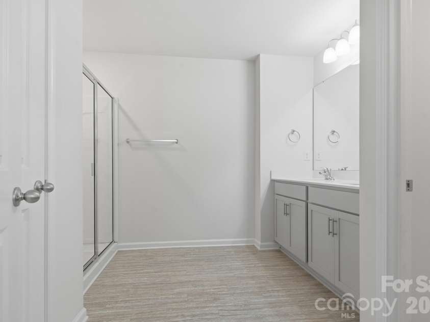 3168 Green Apple Drive, Dallas, NC 28034.  MLS# CAR4413344, YatesRealty ID 43172. Full view ensuite
