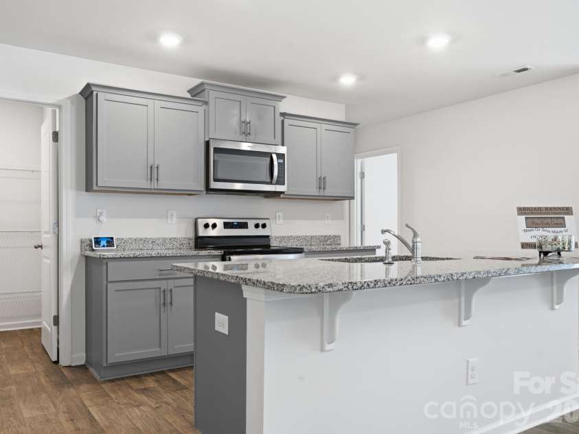 3168 Green Apple Drive, Dallas, NC 28034.  MLS# CAR4413344, YatesRealty ID 43172. Kitchen