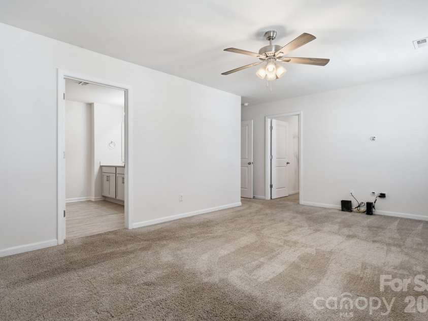 3168 Green Apple Drive, Dallas, NC 28034.  MLS# CAR4413344, YatesRealty ID 43172. Owner Suite