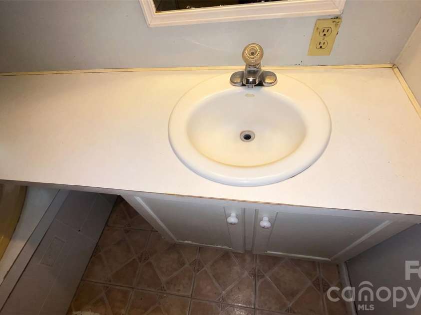 202 Eufola Road, Statesville, NC 28677.  MLS# CAR4413349, YatesRealty ID 43173. 