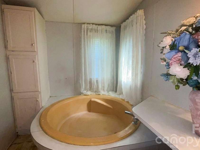 202 Eufola Road, Statesville, NC 28677.  MLS# CAR4413349, YatesRealty ID 43173. 