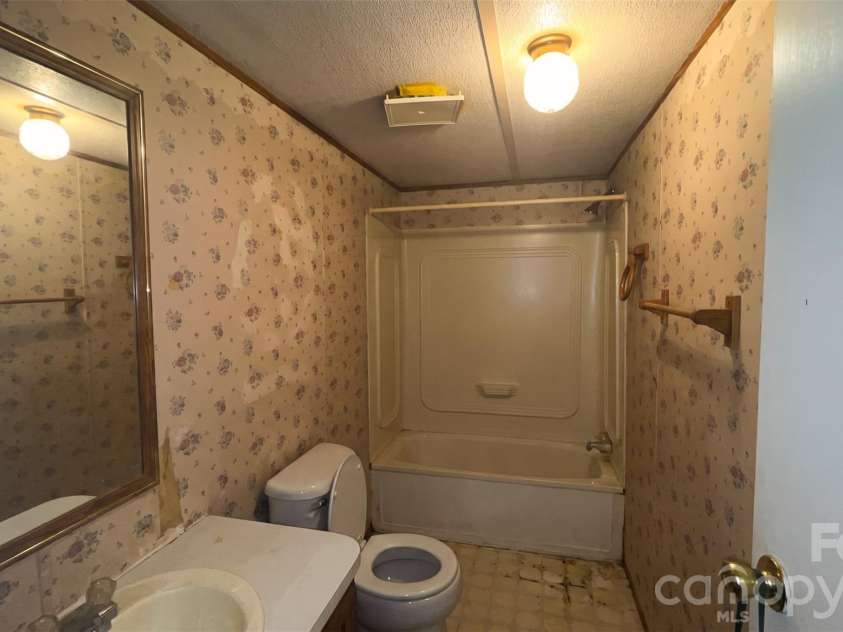 202 Eufola Road, Statesville, NC 28677.  MLS# CAR4413349, YatesRealty ID 43173. 