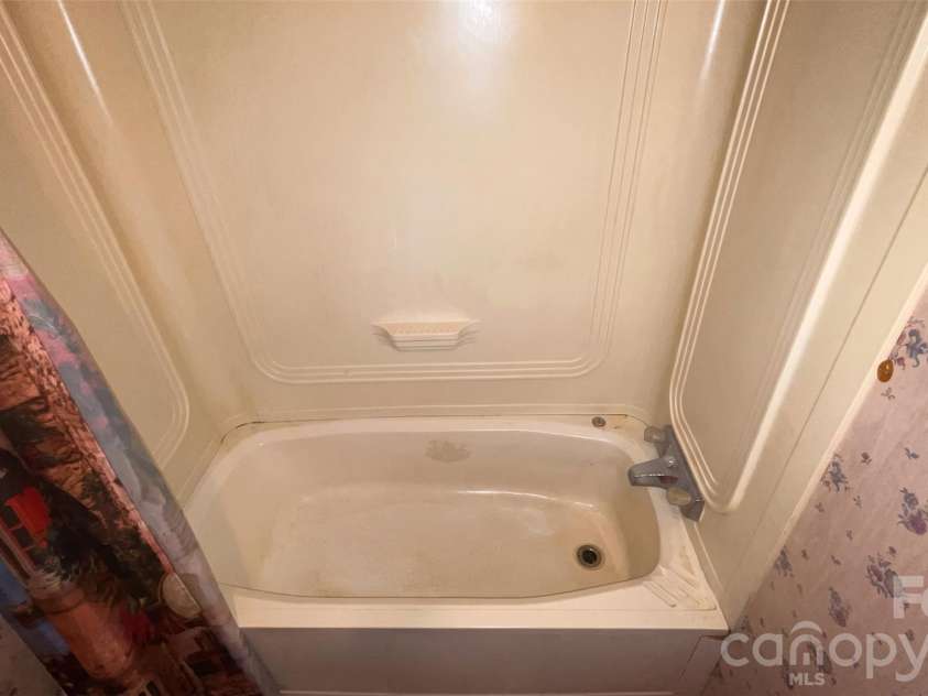 202 Eufola Road, Statesville, NC 28677.  MLS# CAR4413349, YatesRealty ID 43173. 