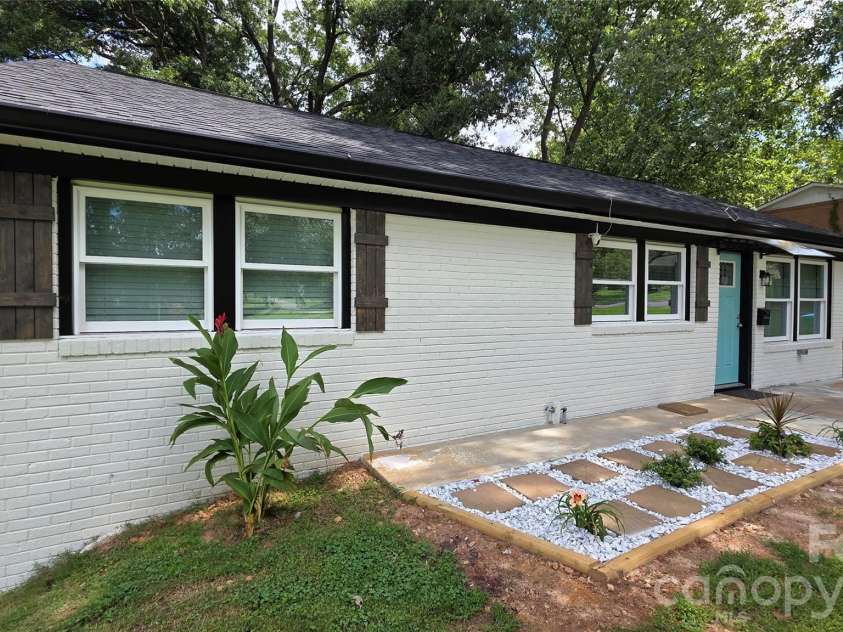 513 Ohio Avenue, Bessemer City, NC 28016.  MLS# CAR4411894, YatesRealty ID 43174. 