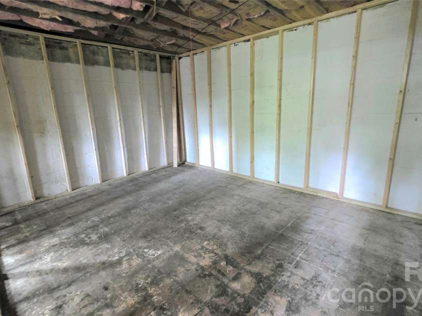 513 Ohio Avenue, Bessemer City, NC 28016.  MLS# CAR4411894, YatesRealty ID 43174. 