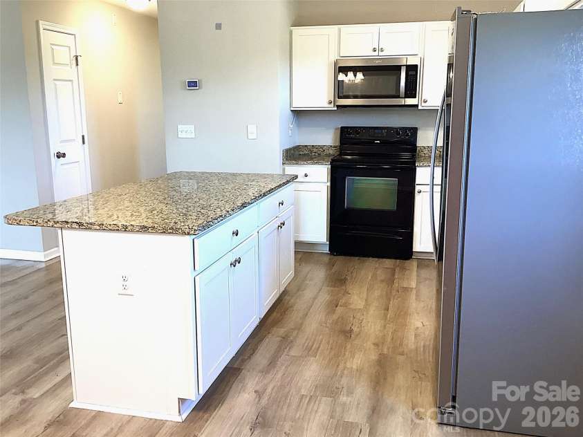 109 Wheat Field Drive, Shelby, NC 28152.  MLS# CAR4413358, YatesRealty ID 43175. Galley kitchen view