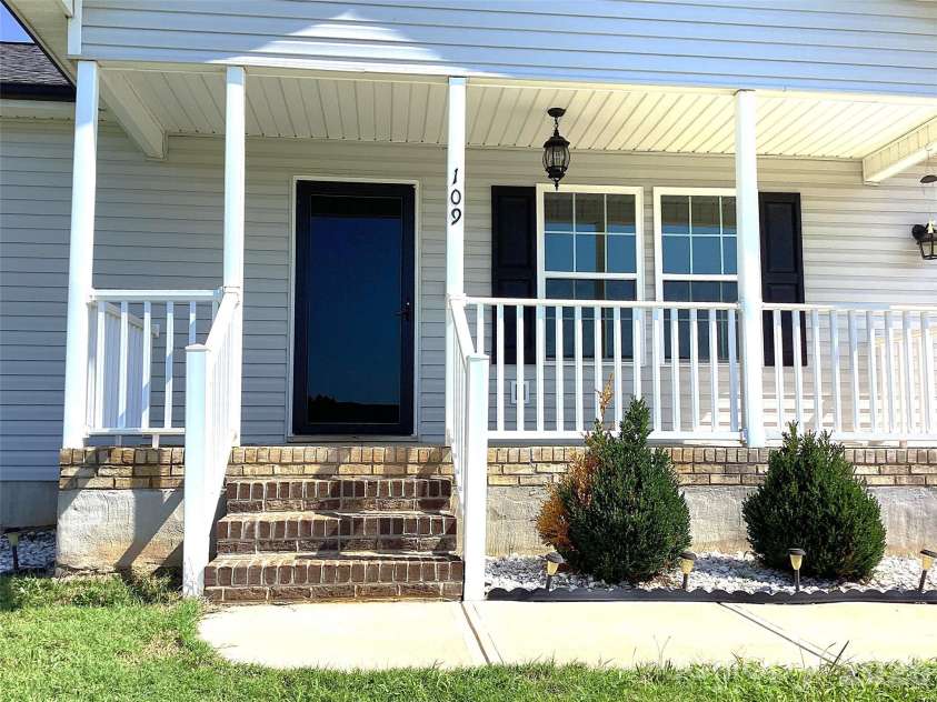 109 Wheat Field Drive, Shelby, NC 28152.  MLS# CAR4413358, YatesRealty ID 43175. Steps to the home