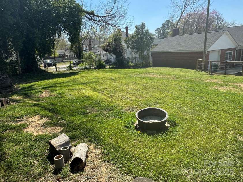 603 Main Street, Rock Hill, SC 29730.  MLS# CAR4234795, YatesRealty ID 4318. Large fully fenced Back Yard