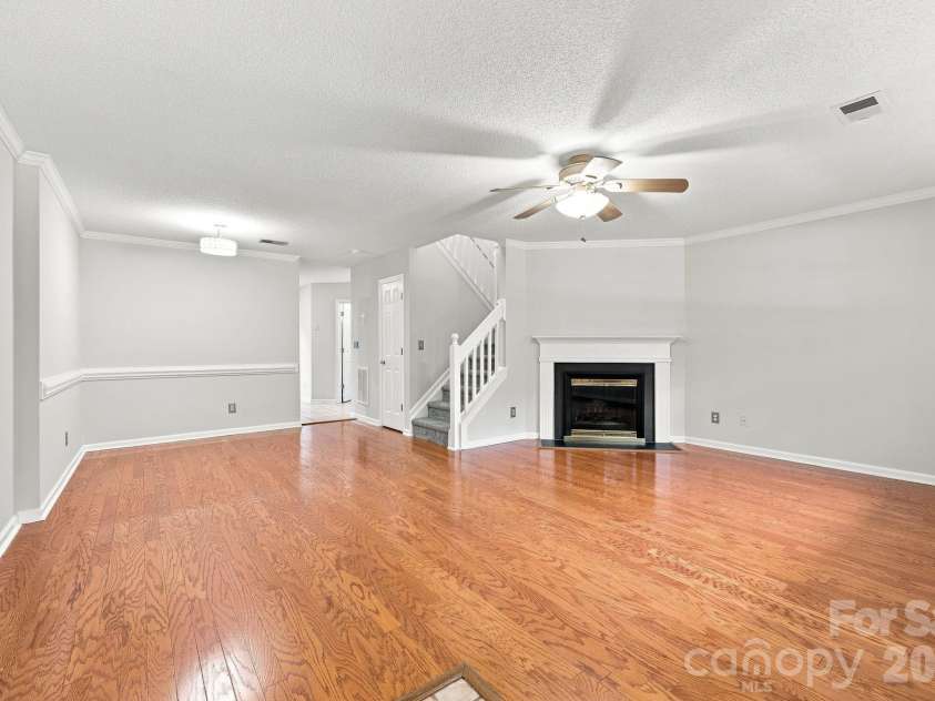 3274 Summercroft Lane, Charlotte, NC 28269.  MLS# CAR4408970, YatesRealty ID 43182. 