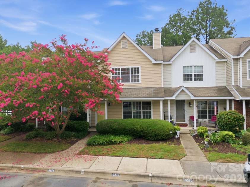 3274 Summercroft Lane, Charlotte, NC 28269.  MLS# CAR4408970, YatesRealty ID 43182. 