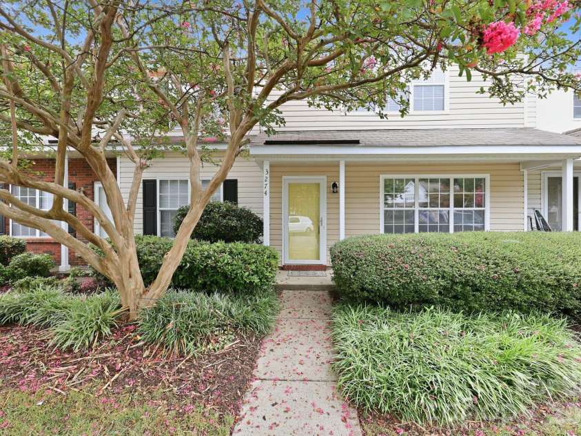 3274 Summercroft Lane, Charlotte, NC 28269.  MLS# CAR4408970, YatesRealty ID 43182. 