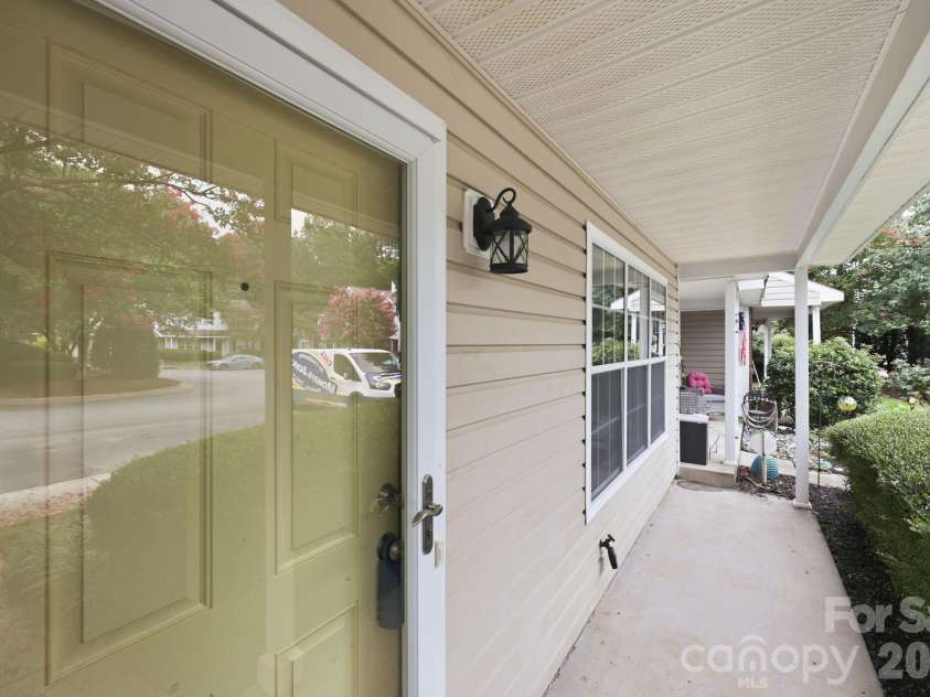3274 Summercroft Lane, Charlotte, NC 28269.  MLS# CAR4408970, YatesRealty ID 43182. 