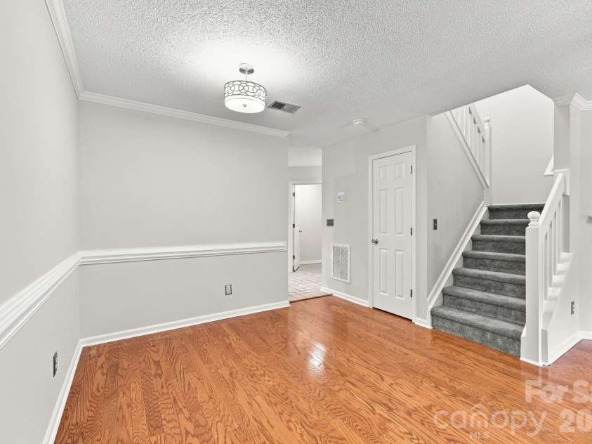 3274 Summercroft Lane, Charlotte, NC 28269.  MLS# CAR4408970, YatesRealty ID 43182. 