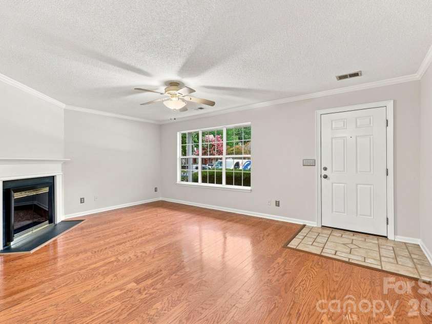 3274 Summercroft Lane, Charlotte, NC 28269.  MLS# CAR4408970, YatesRealty ID 43182. 