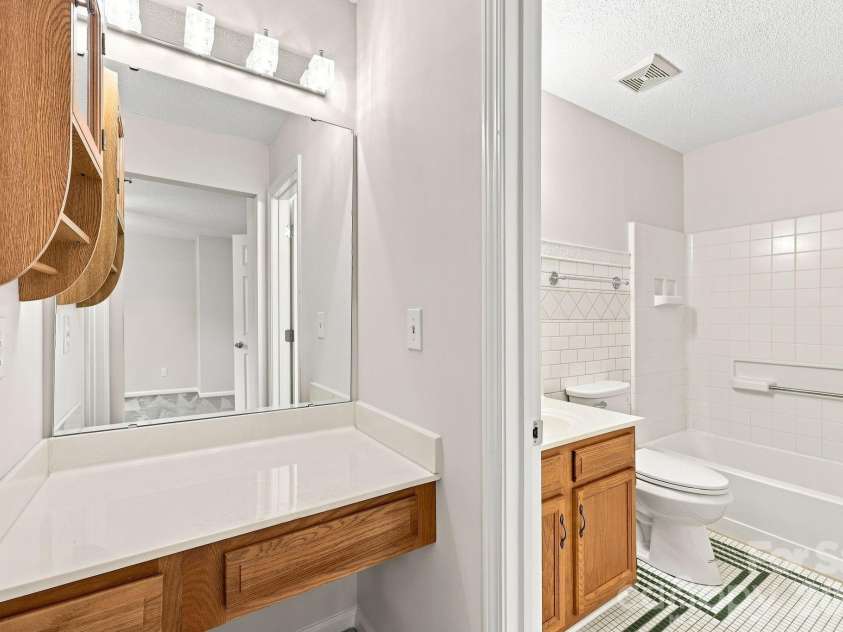 3274 Summercroft Lane, Charlotte, NC 28269.  MLS# CAR4408970, YatesRealty ID 43182. 