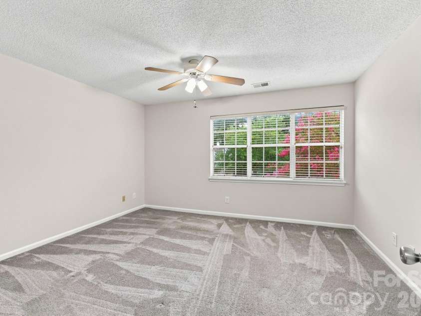 3274 Summercroft Lane, Charlotte, NC 28269.  MLS# CAR4408970, YatesRealty ID 43182. 